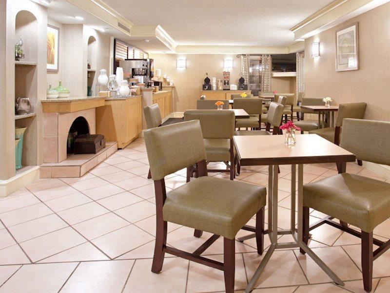 La Quinta Inn By Wyndham Denver Central Étterem fotó